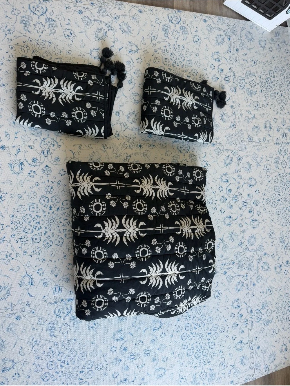 Opalhouse Jungalow F/Q Palm Frond Printed Quilt and two shams